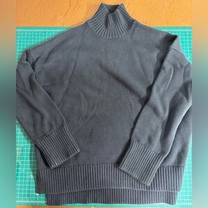 Everlane Women’s Dark Gray Turtleneck Sweater